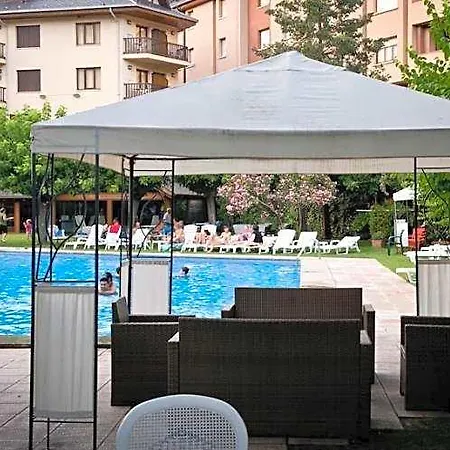 Pessets Adelaida Apartament *